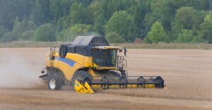 colheitadeira no campo