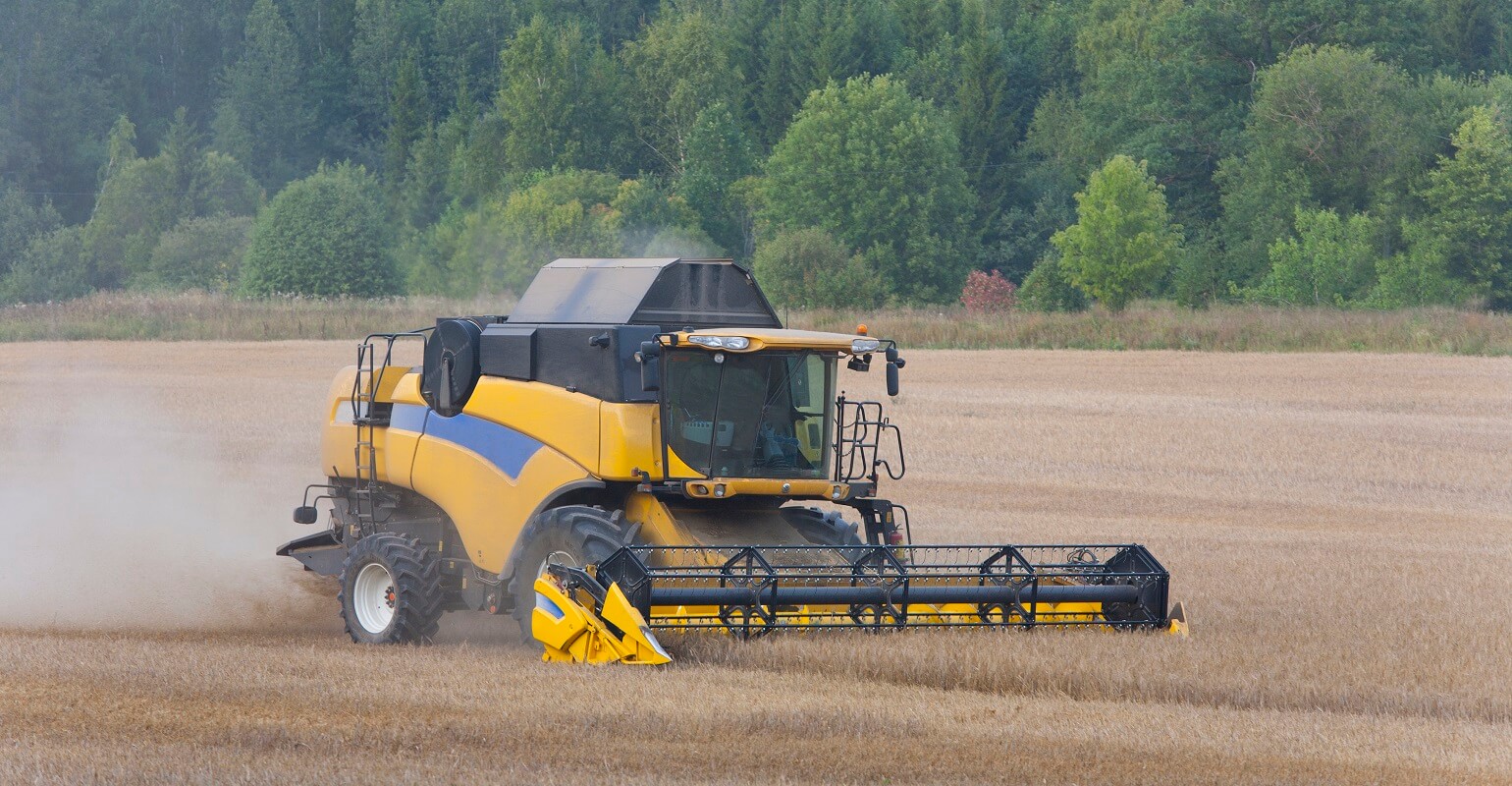 colheitadeira no campo
